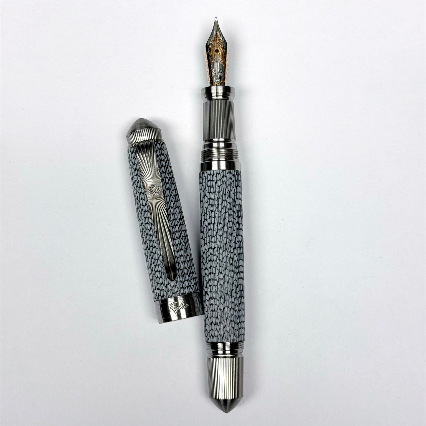 Cracked Ice — White Fiberglass & Carbon Fiber Pen