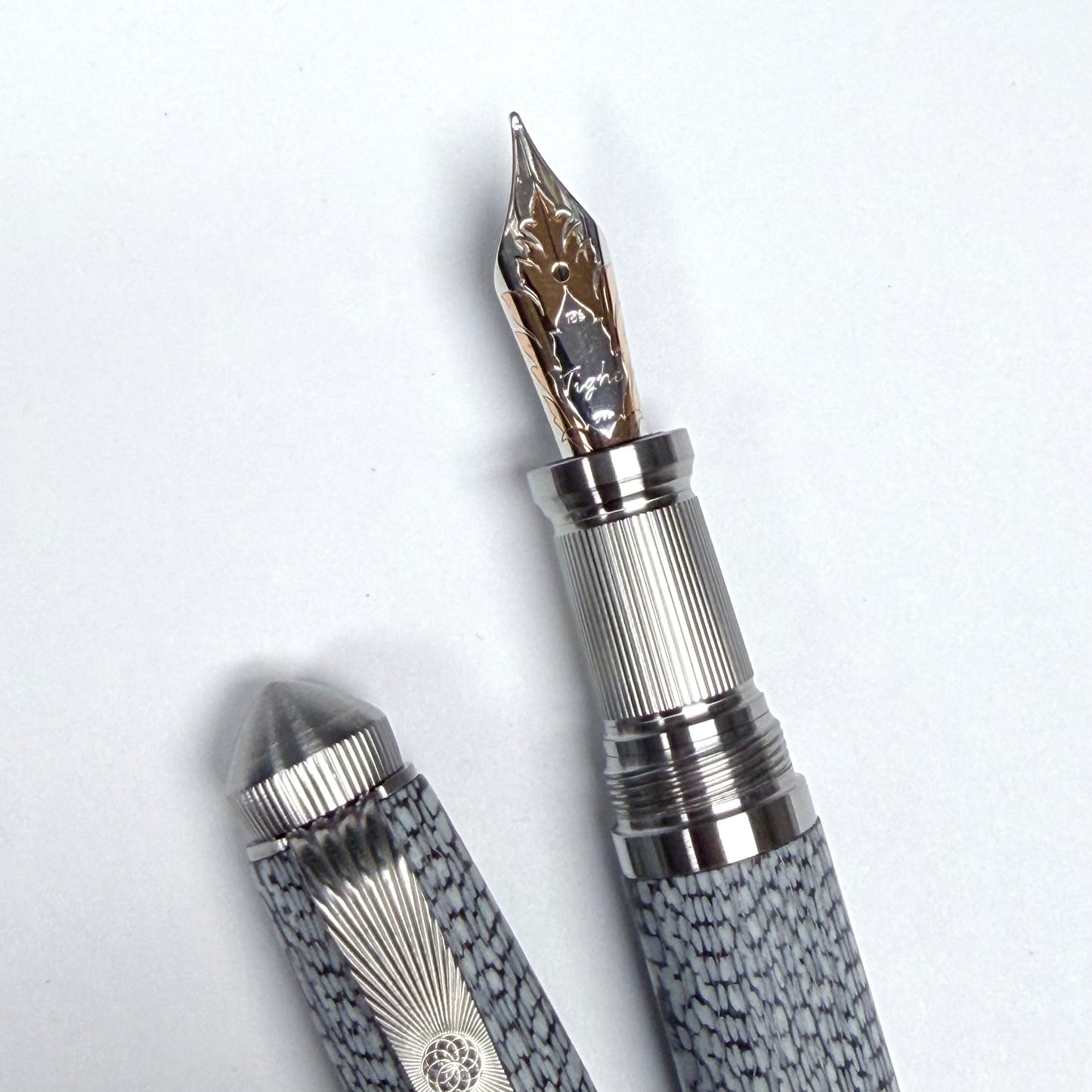 Cracked Ice — White Fiberglass & Carbon Fiber Pen